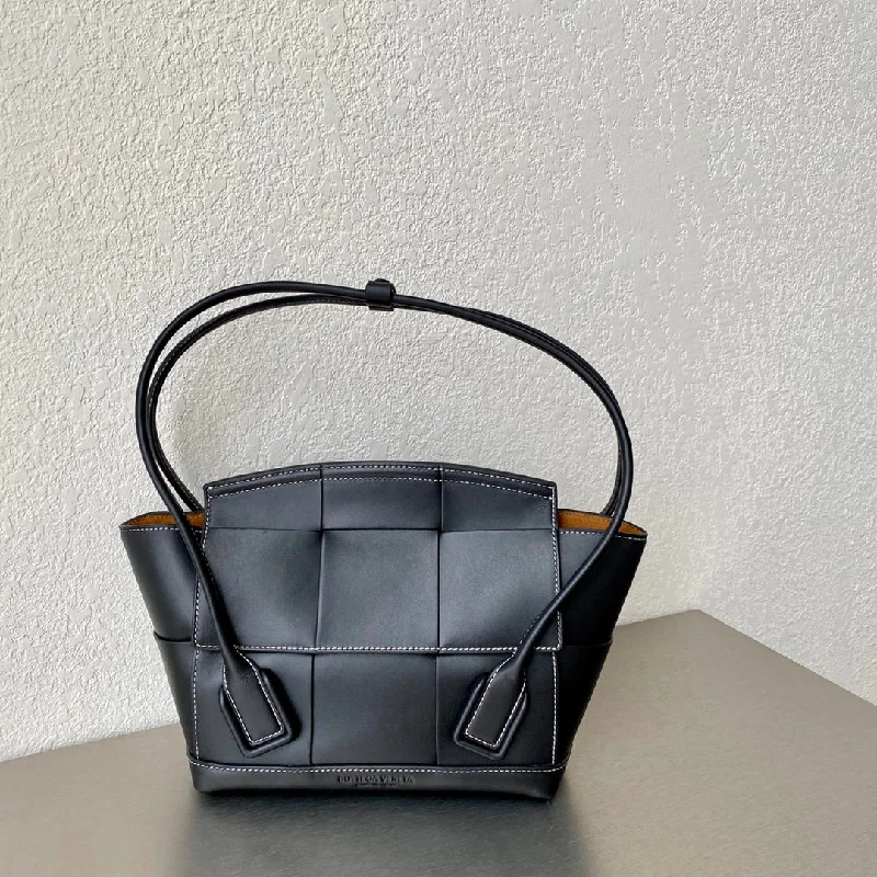 Bottega Veneta Arco Bag For Women 12in/33cm In Black