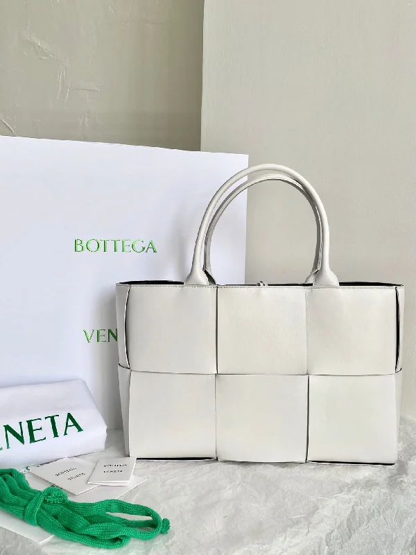 Bottega Veneta Arco Tote Bag For Women 16.14in/41cm In White 609175VMAY39041