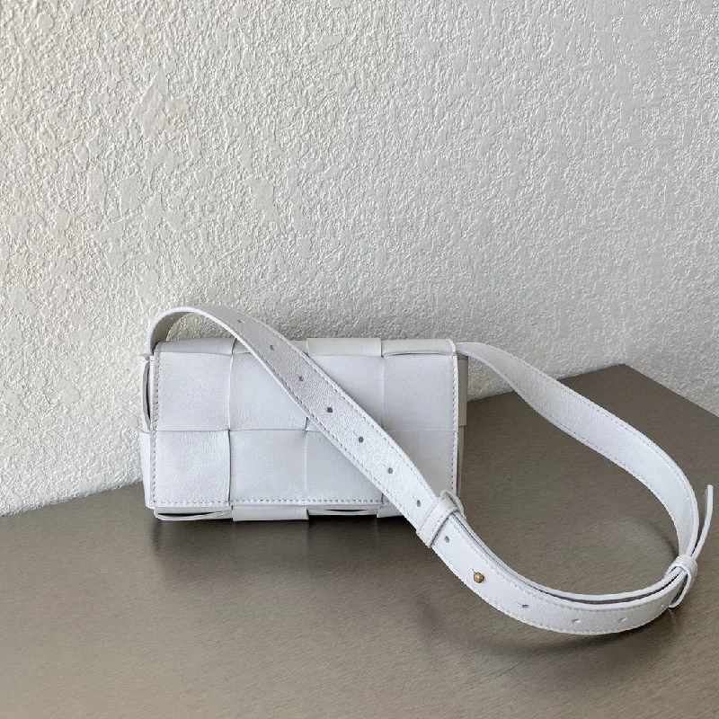 Bottega Veneta Belt Cassette White. For Women. Women-s Bags 7in/18cm 668572VMAY19009