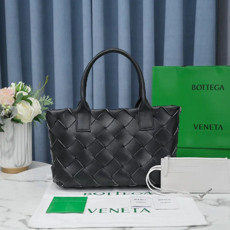 Bottega Veneta Braided Maxi Cava Tote Bag Black. For Women. Women-s Bags 13.8in/35cm