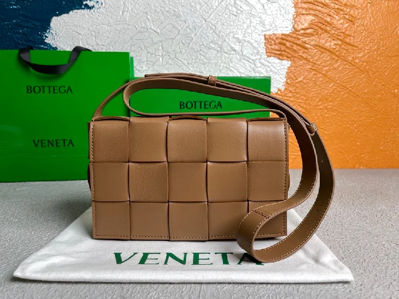 Bottega Veneta Cassette Acorn. For Women. Women-s Bags 9.1in/23cm 578004VMAY17745