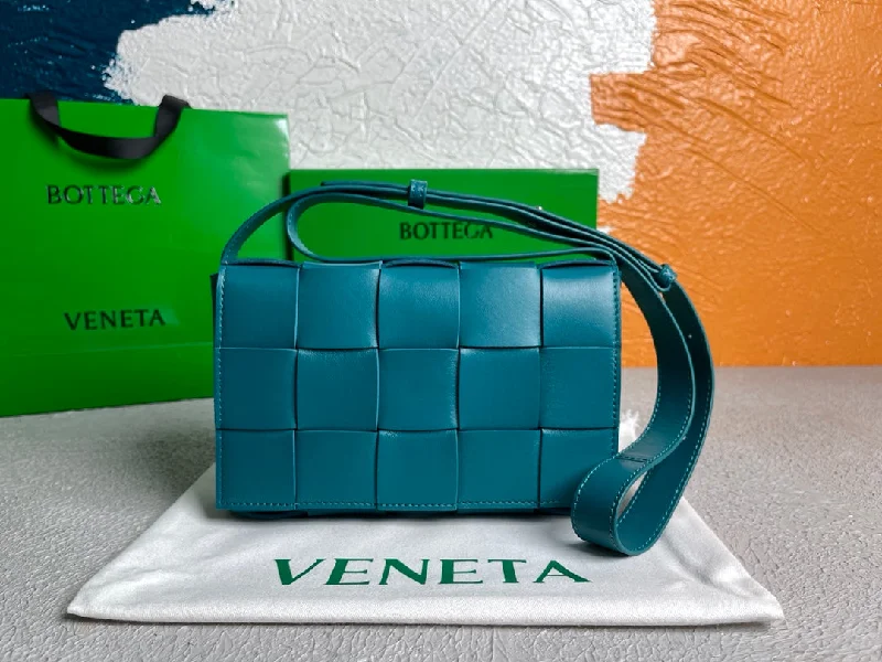 Bottega Veneta Cassette Blaster. For Women. Women-s Bags 9.1in/23cm 578004VMAY14636