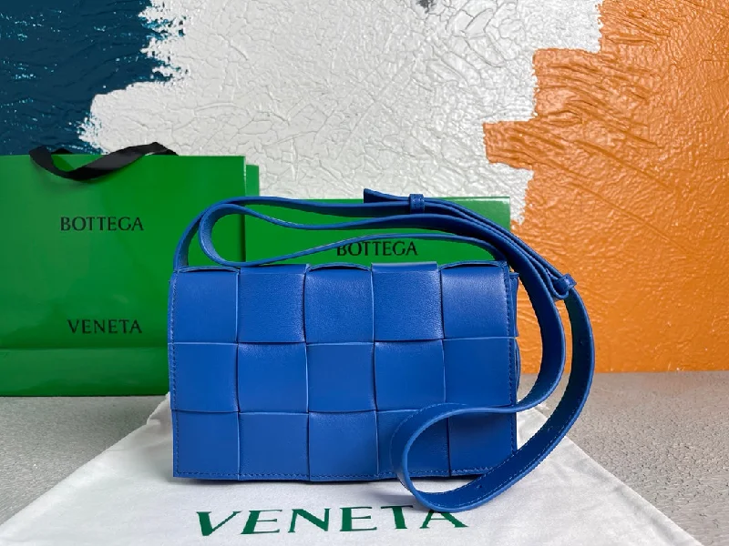 Bottega Veneta Cassette Blue. For Women. Women-s Bags 9.1in/23cm