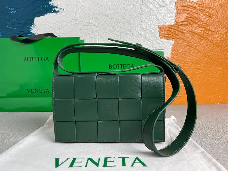 Bottega Veneta Cassette Raintree. For Women. Women-s Bags 9.1in/23cm 578004VMAY13035