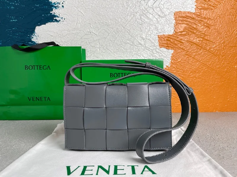 Bottega Veneta Cassette Thunder. For Women. Women-s Bags 9.1in/23cm 578004VMAY11242