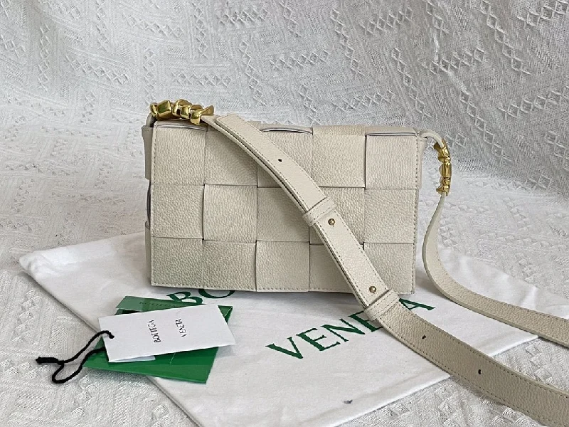 Bottega Veneta Cassette White. For Women. Women-s Bags 9.1in/23cm 666870V17H19009