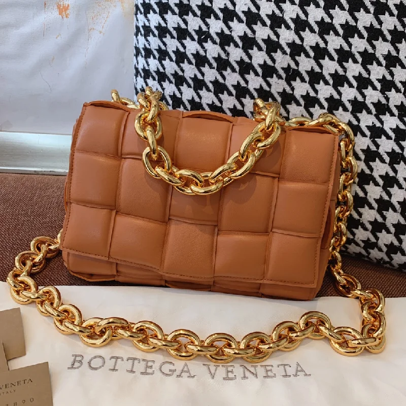 Bottega Veneta Chain Cassette Brown. For Women. Women-s Bags 10.2in/26cm