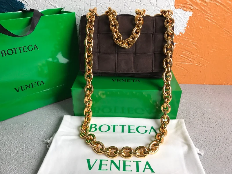 Bottega Veneta Chain Cassette Fondant. For Women. Women-s Bags 10.2in/26cm 631421V04N02132