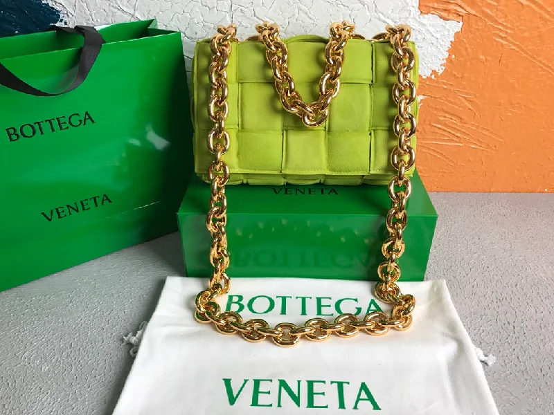 Bottega Veneta Chain Cassette Kiwi. For Women. Women-s Bags 10.2in/26cm 631421V04N03520