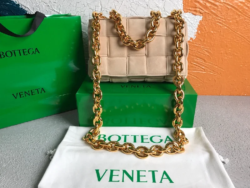 Bottega Veneta Chain Cassette Porridge. For Women. Women-s Bags 10.2in/26cm 631421V04N09776