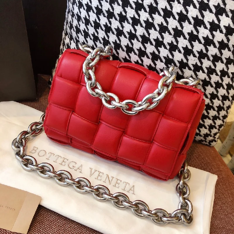 Bottega Veneta Chain Cassette Red. For Women. Women-s Bags 10.2in/26cm