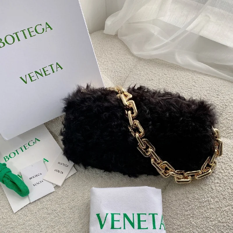 Bottega Veneta Chain Pouch Black. For Women. Women-s Bags 12.2in/31cm 620230V13L02132