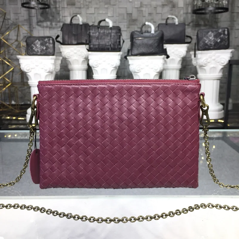 Bottega Veneta Chain Shoulder Bag Dark Red. For Women. Women-s Bags 9.6in/24.5cm