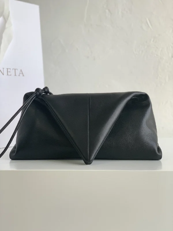 Bottega Veneta Clutch Black. For Women. Women-s Bags 13in/33cm