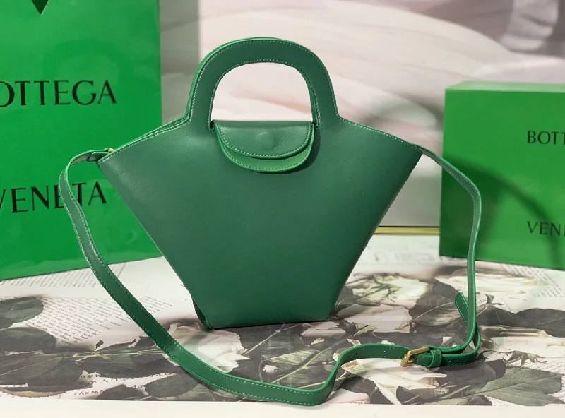 Bottega Veneta Handle Bag Green. For Women. Women-s Bags 12.6in/32cm