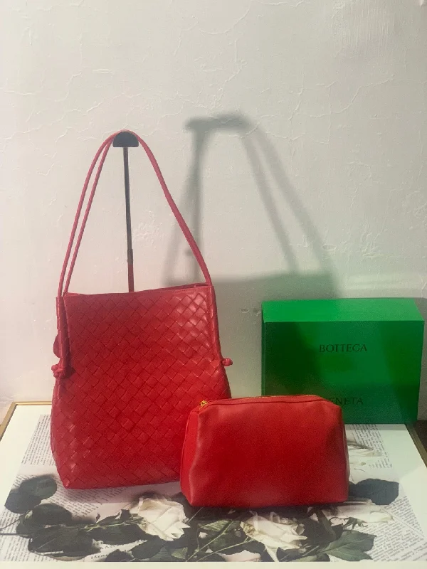 Bottega Veneta Handle Bag Red. For Women. Women-s Bags 12.6in/32cm