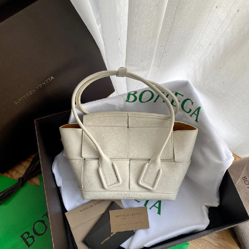 Bottega Veneta Mini Arco White. For Women. Women-s Bags 11.4in/29cm 600606VMAP19005