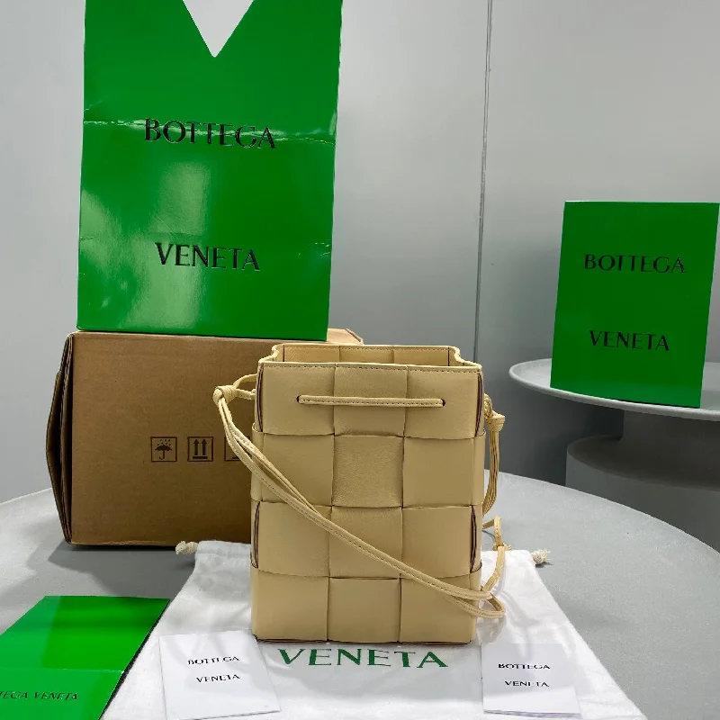 Bottega Veneta Mini Cassette Bucket Bag Beige. For Women. Women-s Bags 5.5in/14cm 680217VCQC49776