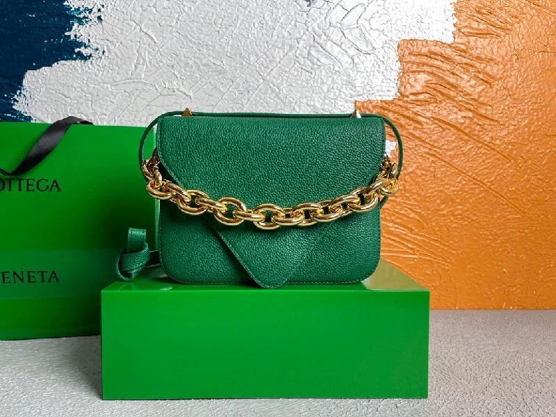 Bottega Veneta Mount Green. For Women. Women-s Bags 8.3in/21cm 667399V12M03113