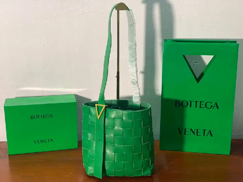 Bottega Veneta Shoulder Bag Nappa Green. For Women. Women-s Bags 12.9in/33cm