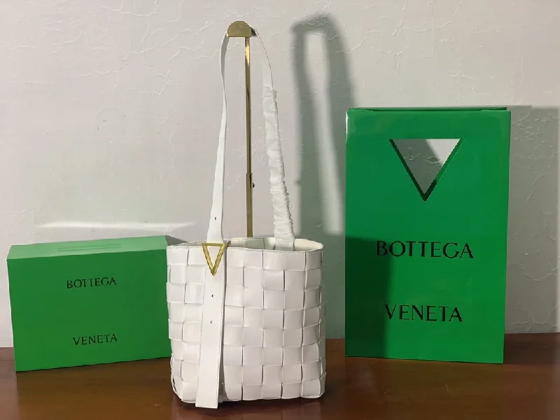 Bottega Veneta Shoulder Bag Nappa White. For Women. Women-s Bags 12.9in/33cm