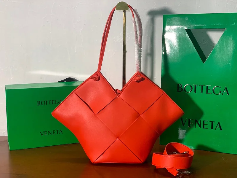 Bottega Veneta Shoulder Bag Oranges. For Women. Women-s Bags 17.7in/45cm