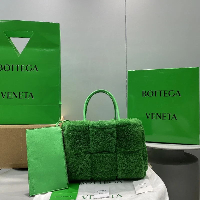 Bottega Veneta Small Arco Tote Bag Green. For Women. Women-s Bags 11.8in/30cm 652867V13F13724