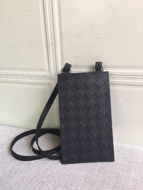 Bottega Veneta Zipped Card Case Shoulder Black. For Women. Women-s Bags 7.4in/19cm