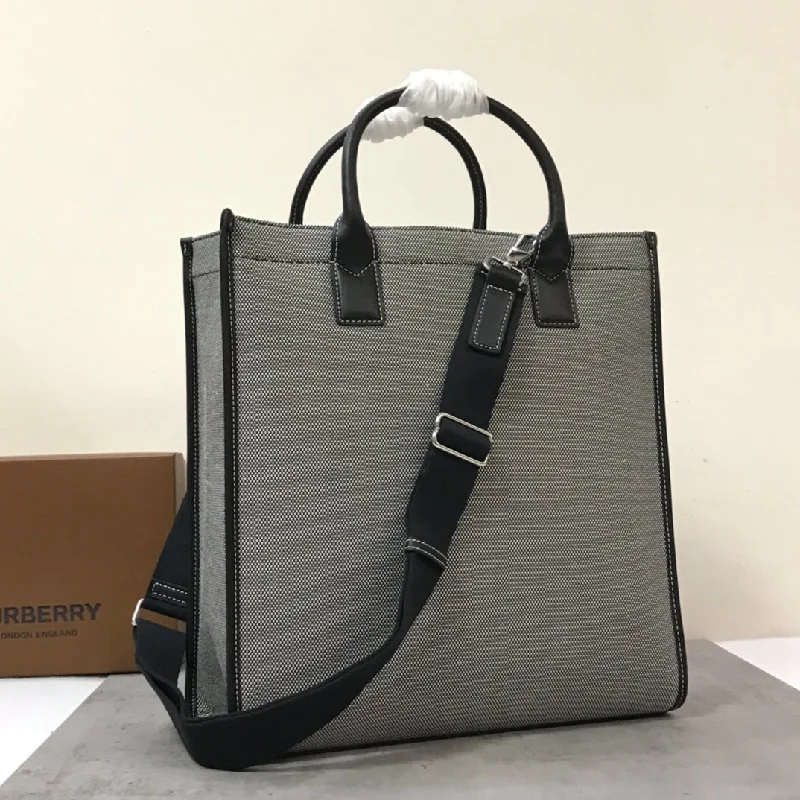 Burberry Horseferry Print Cotton Canvas Tote Black/Grey For Women. Women-s Bags. Shoulder And Crossbody Bags 14in/ 35.5cm BUR 80508141