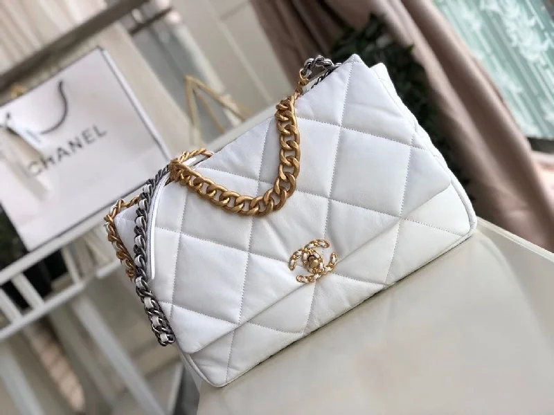 Chanel 19 Maxi HandBag White For Women. Women-s Bags. Shoulder And Crossbody Bags 14in/36cm AS1162