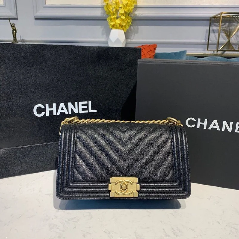 Chanel Boy HandBag Black For Women. Women-s Bags. Shoulder And Crossbody Bags 9.8in/25cm A67086