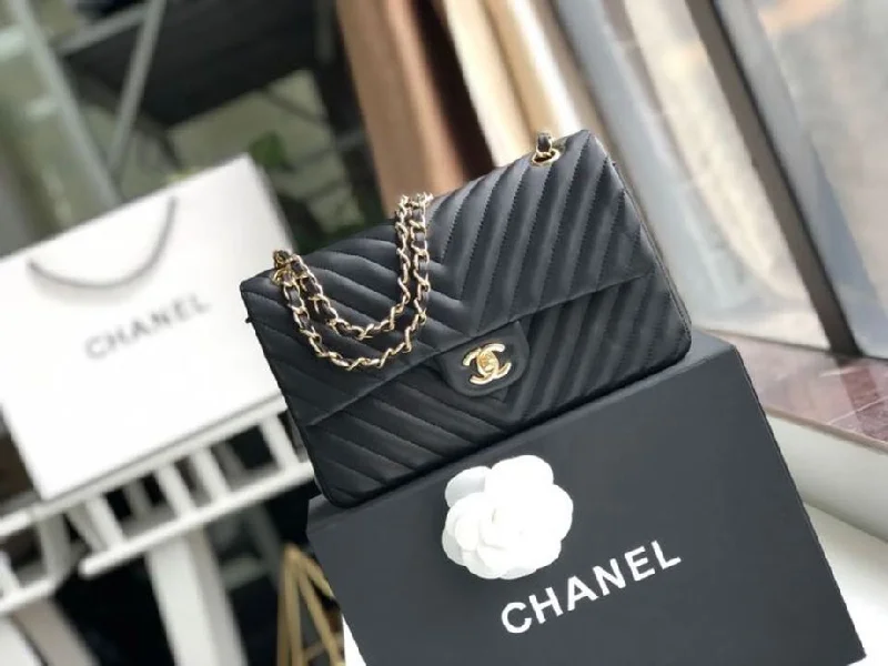 Chanel Chevron Classic Flap Bag 25cm Gold Hardware Lambskin Leather Spring/Summer Collection. Black