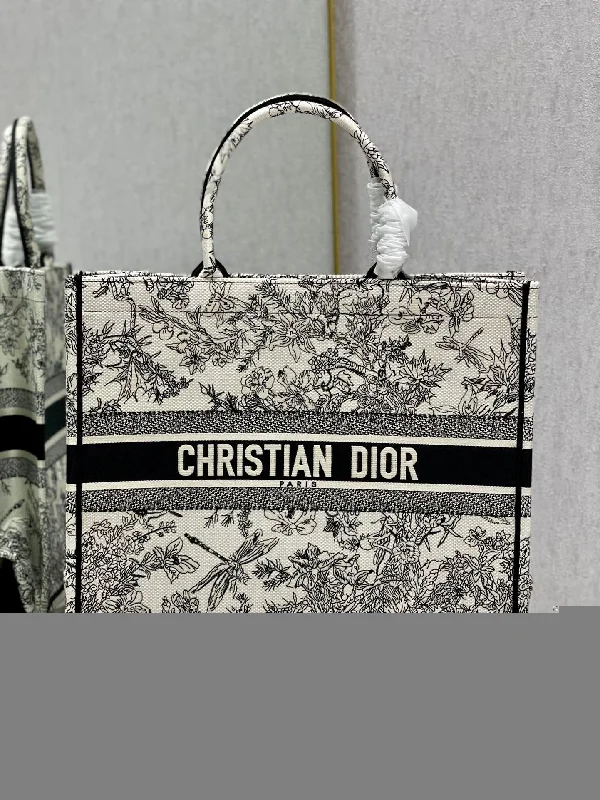 Christian Dior Large Dior Book Tote Blue Toile de Jouy Flowers Embroidery. Blue/Beige. For Women Women-s Handbags. Shoulder Bags. 42cm CD M1286ZTQW_M808