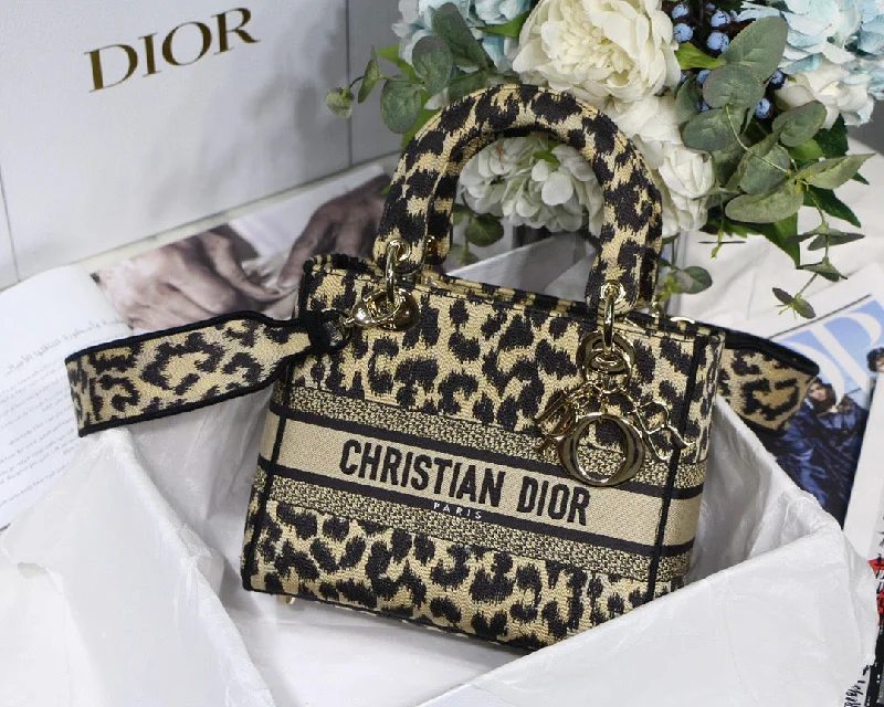 Christian Dior Medium Lady D-Lite Bag Black Gold. For Women. Women-s Handbags 24cm/9.5in CD M0565ORHM_M918