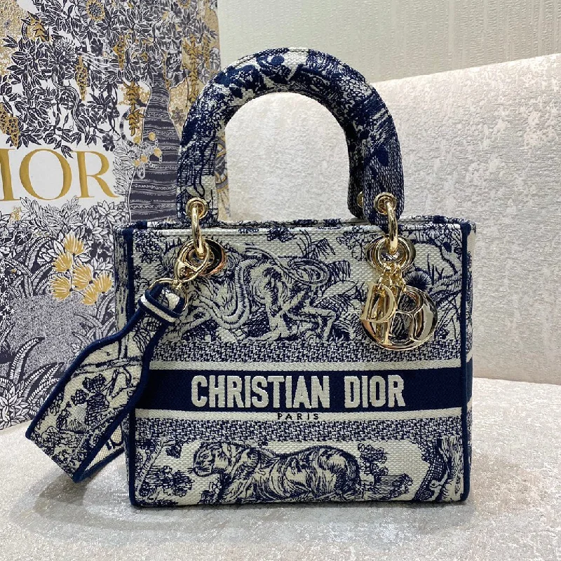 Christian Dior Medium Lady D-Lite Bag Blue Toile de Jouy Reverse Embroidery. Blue. For Women Women-s Handbags. Crossbody Bags. 24cm CD M0565ORGO_M928