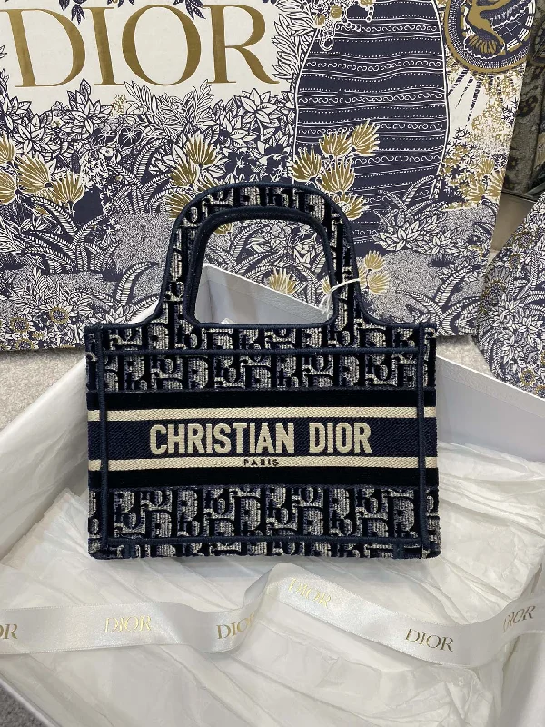 Christian Dior Mini Dior Book Tote Blue Dior Oblique Embroidery. Blue/Black. For Women Women-s Handbags. 23cm CD S5475ZRIW_M928