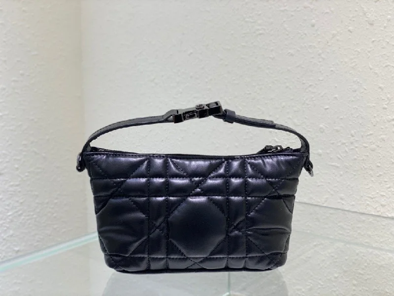 Christian Dior Small DiorTravel Nomad Pouch Black. For Women. Women-s Handbags 6in/15cm CD S5553BMIG_M900