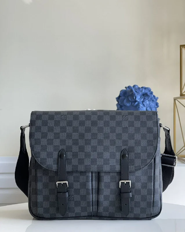 Louis Vuitton Christopher Messenger Bag Damier Graphite Canvas For Men. Men-s Bags. Shoulder And Crossbody Bags 13in/33cm LV N41500