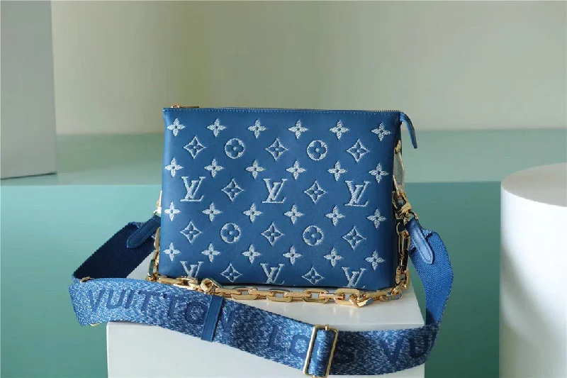 Louis Vuitton Coussin PM Puffy Navy Blue For Women. Women-s Handbags. Shoulder And Crossbody Bags 10.2n/26cm LV M59392