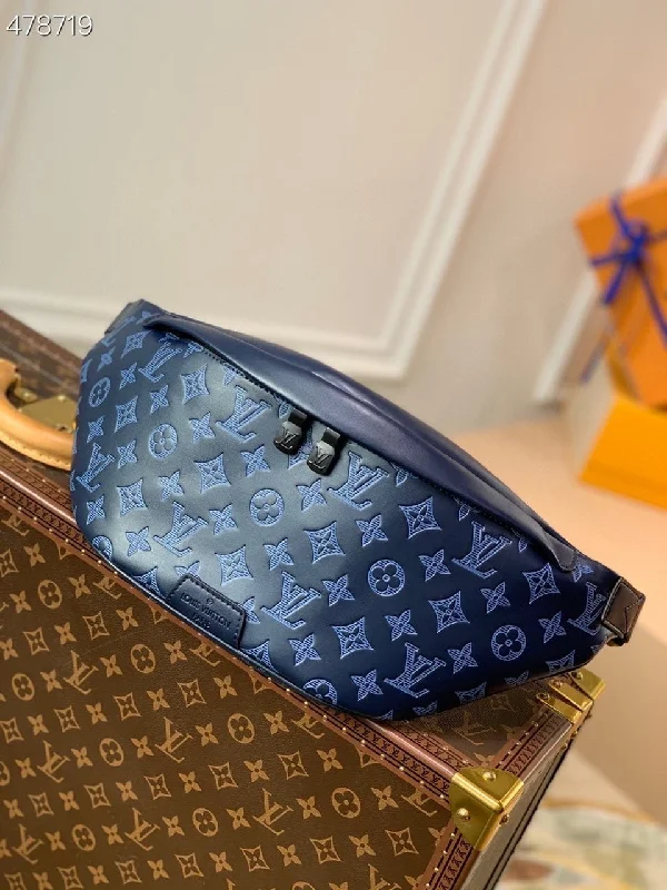 Louis Vuitton Discovery Bumbag PM Monogram Shadow Navy Blue For Men. Men-s Belt Bags 17.3in/44cm LV M45729