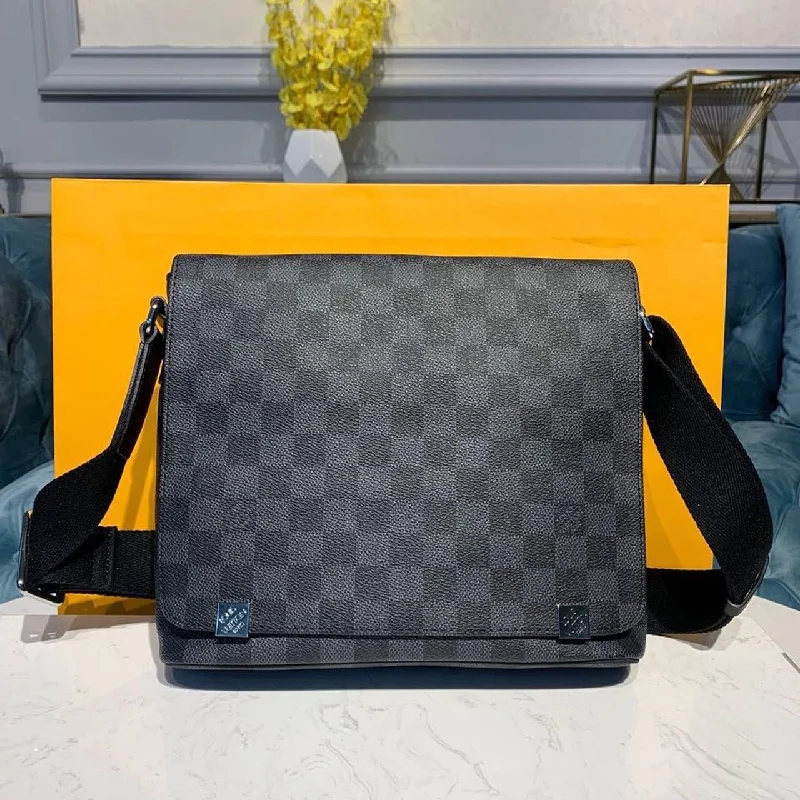 Louis Vuitton District PM Damier Graphite Canvas For Men. Men-s Bags. Shoulder And Crossbody Bags 9.8in/25cm LV N41028