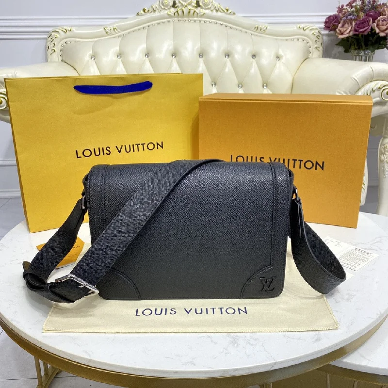 Louis Vuitton New Flap Messenger Bag Taiga Black For Men. Men-s Bags. Shoulder And Crossbody Bags 11.1in/28.3cm LV M30807