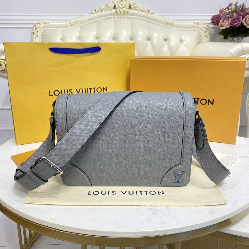 Louis Vuitton New Flap Messenger Bag Taiga Grey For Men. Men-s Bags. Shoulder And Crossbody Bags 11.1in/28.3cm LV