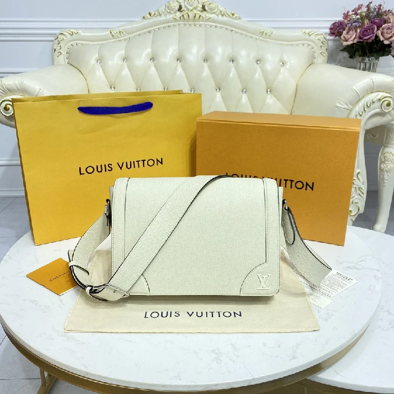 Louis Vuitton New Flap Messenger Bag Taiga White For Men. Men-s Bags. Shoulder And Crossbody Bags 11.1in/28.3cm LV