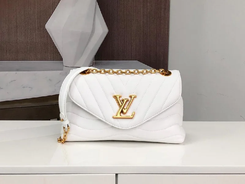 Louis Vuitton New Wave Chain Bag White For Women. Women-s Handbags. Shoulder And Crossbody Bags 9.4in/24cm LV M58549