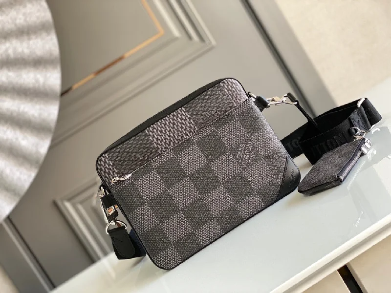 Louis Vuitton Trio Messenger Damier Graphite Black For Men. Men-s Bags. Shoulder And Crossbody Bags 9.8in/25cm LV N50017