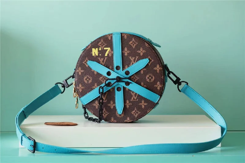 Louis Vuitton Wheel Box Monogram Canvas For Women. Women-s Handbags. Shoulder Bags And Crossbody Bags 9.1in/23cm LV